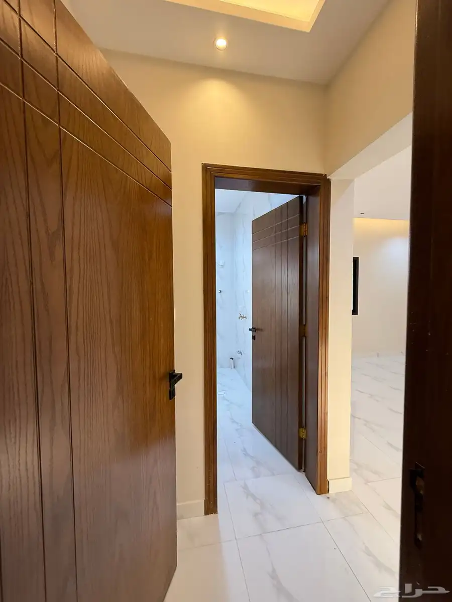 للبيع ادوار ارضيه وروفات علويه بمساحات كبيرة شمال الخميس 46