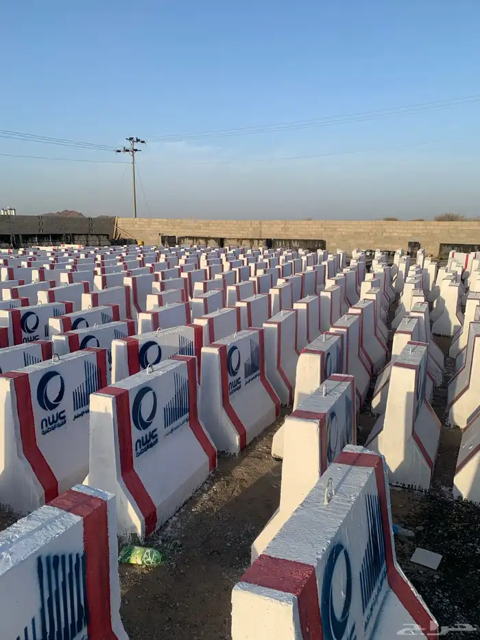 حواجز خرسانية سفتي صبات مصدات و قواعد اناره 12