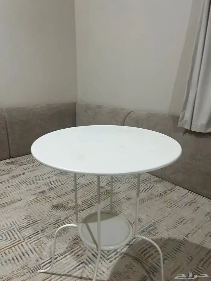 طاولة بيضاء ايكيا 0