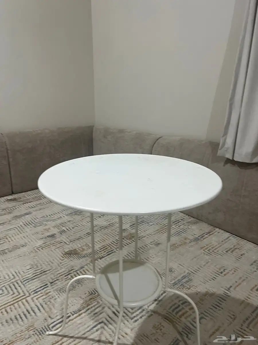 طاولة بيضاء ايكيا 0