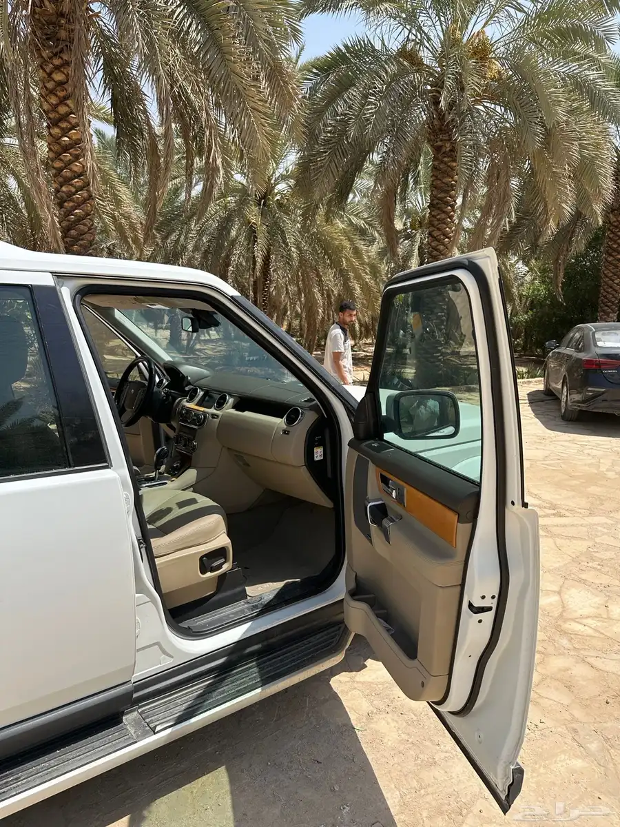 لاندروفر LR4 فل كامل موديل 2013 نظيف ( المكينة خربانة فقط ) 6