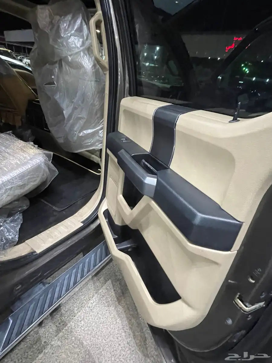 للبيع فورد غمارتينF150 دبل فل كامل سقف بانوراما مالك واحد 30