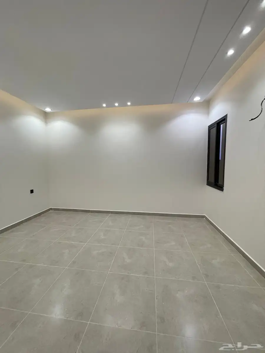 للبيع شقه علويه بسعر 530 الف بسطح خاص ومصعد جاهز 20