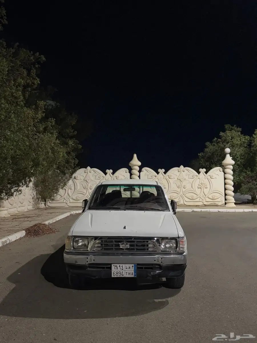 السلام عليكم هايلكس للبيع موديل 2001 GLXالموتر مرشوش كامل 1