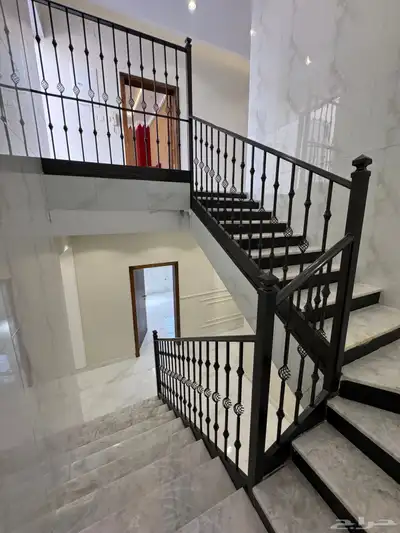للبيع بالمحاله روف علوي دور ثاني مع ملحق بمدخل سياره 380م 18