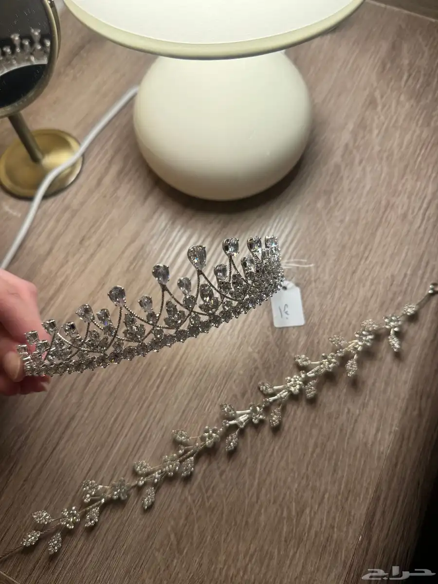 ساعات وتاج عروس للبيع جديده 1