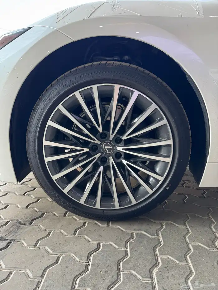 لكزس LS350 فئة AA بنزين 2025 4