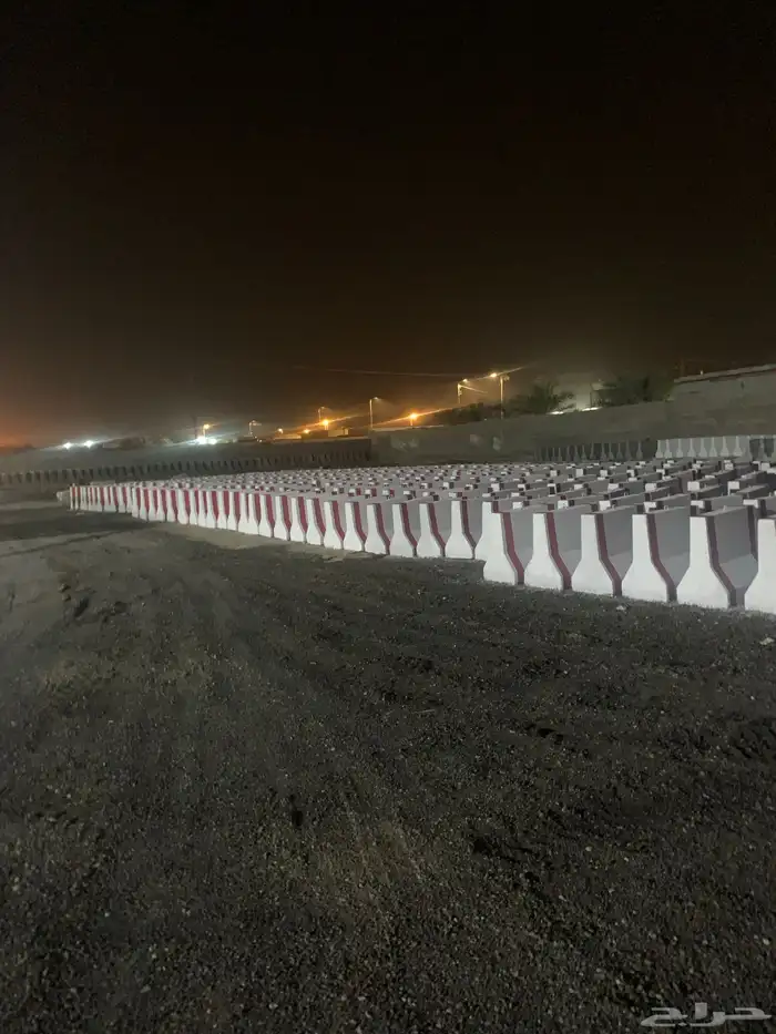 حواجز خرسانية سفتي صبات مصدات و قواعد اناره 15