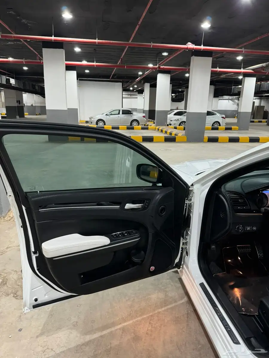 كرايسلر s300 5.7 13