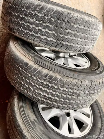 جنوط جيب 2009 مع كفرات صيني دعسة دنلوب مقاس 265 70 17 10