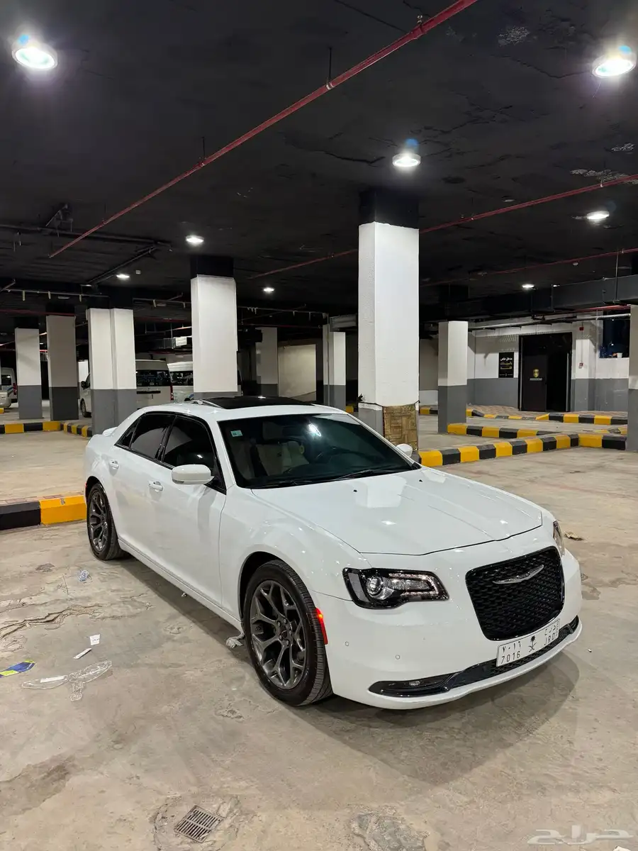كرايسلر s300 5.7 2
