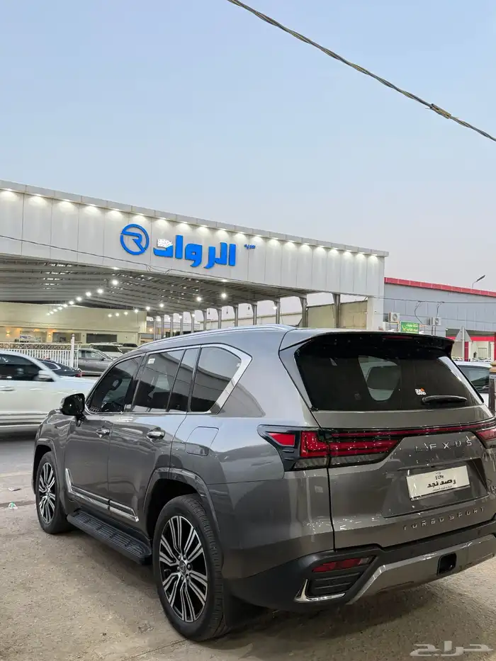 لكزس LX600 2023 عداد 27 الف BB خليجي فل كامل 4