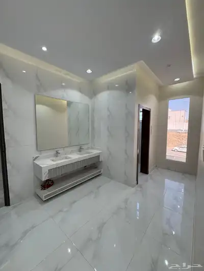 للبيع بالمحاله روف علوي دور ثاني مع ملحق بمدخل سياره 380م 32