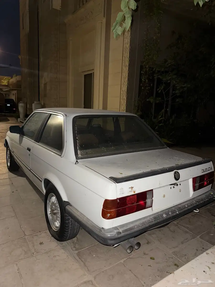 بي ام دبليو الفئة الثالثة BMW E30 1984 0