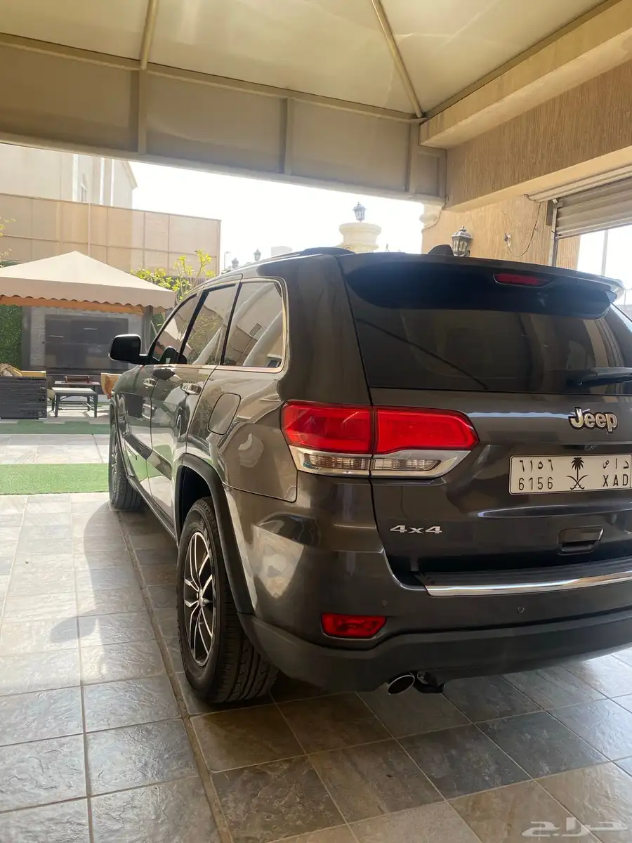 جيب جراند شيروكي 2017 V8 ليميتد 180km 3