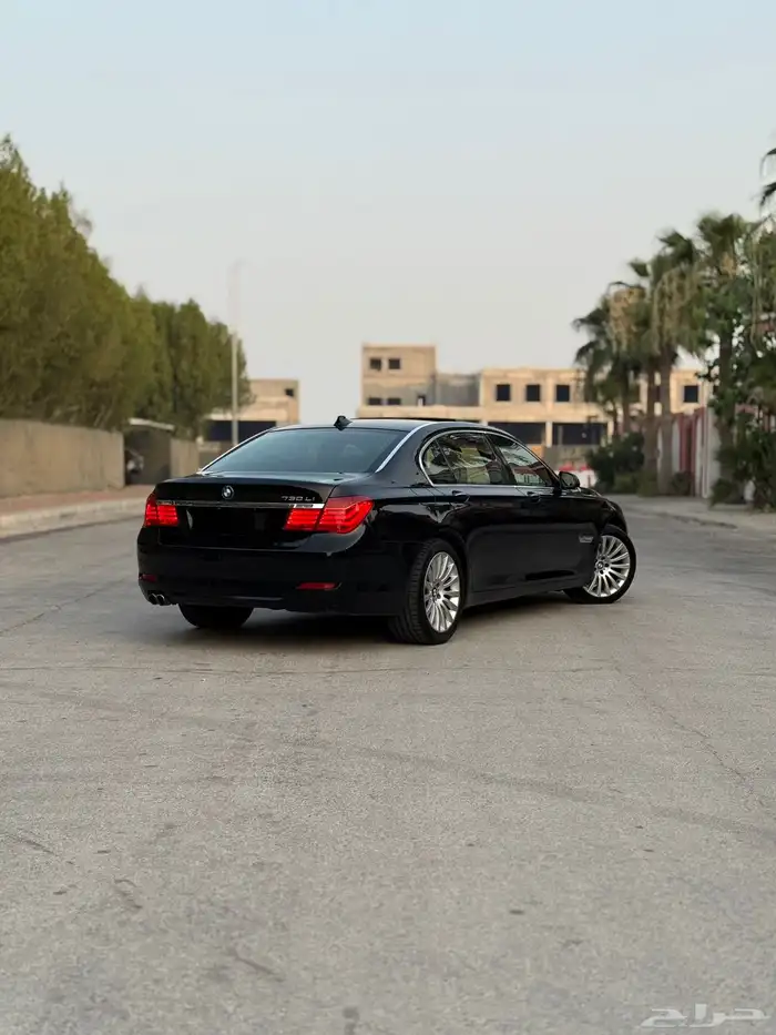 BMW 730Li 2010 37