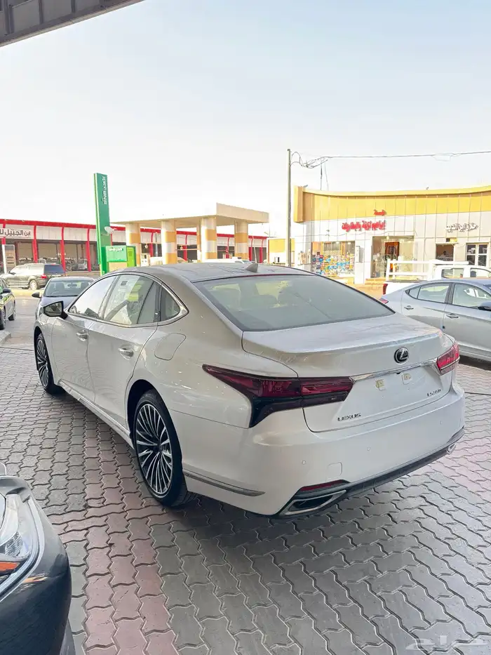 لكزس LS350 فئة AA بنزين 2025 3