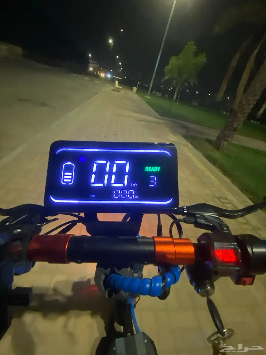 سكوتر وحش للبيع السرعه 99 كل شي تمام السعر 1400 قابل لتفاوض 1