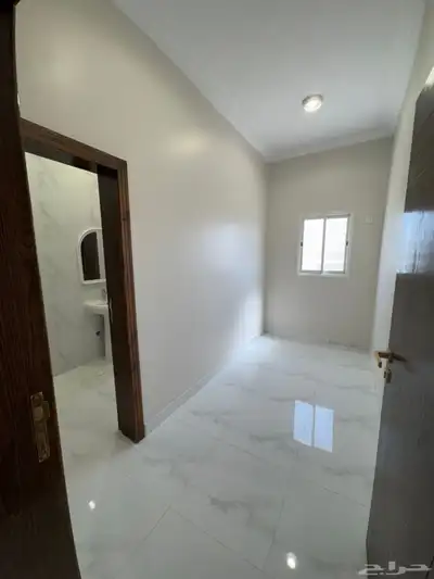 للبيع بالمحاله روف علوي دور ثاني مع ملحق بمدخل سياره 380م 8