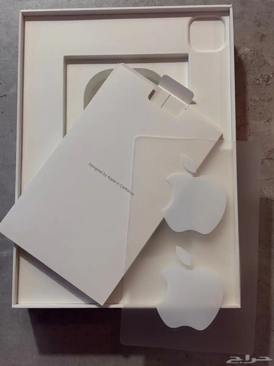 iPad Pro 2022 شريحة   WiFi   256GB   شبه جديد كامل الملحقات 1