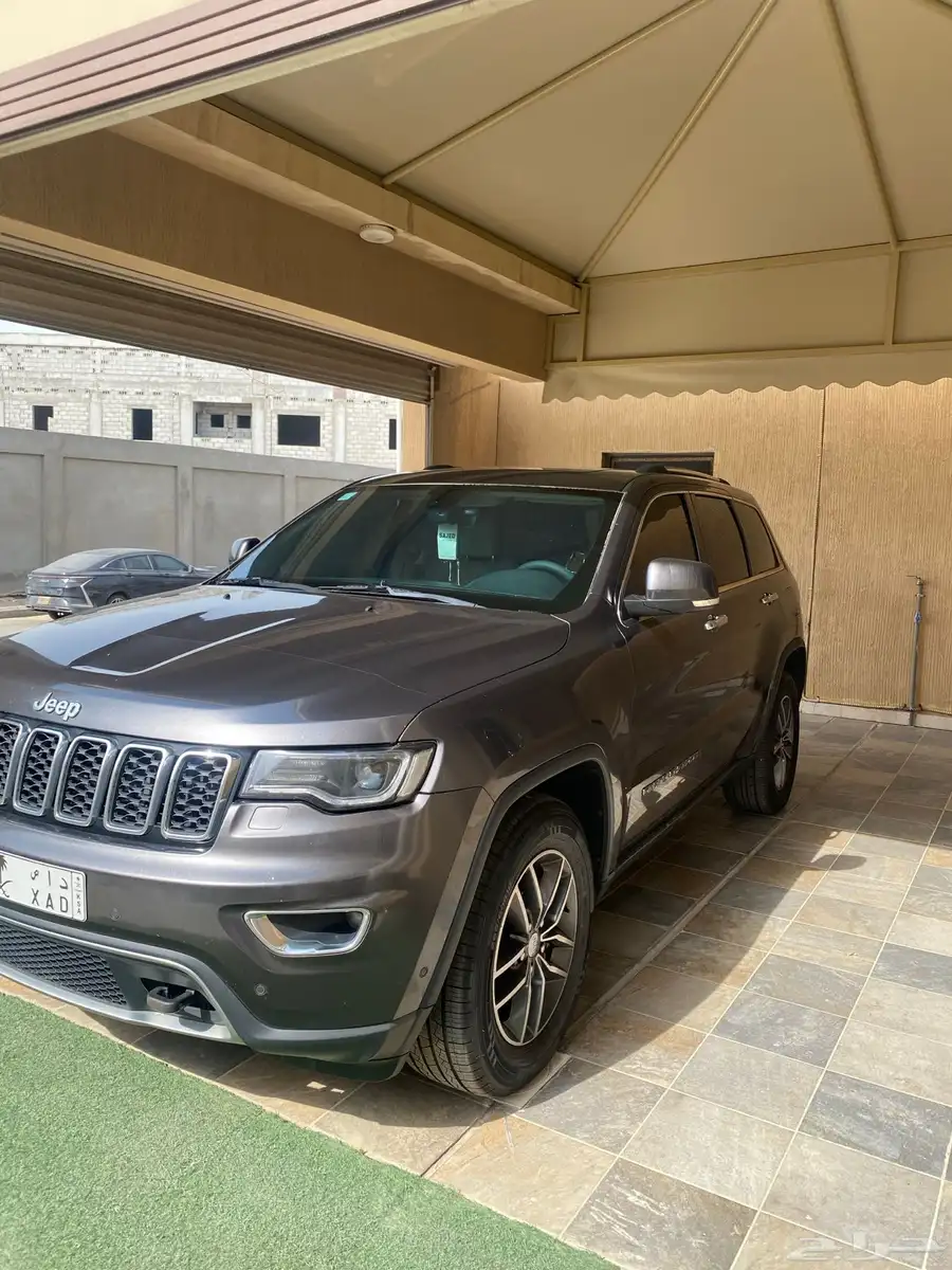 جيب جراند شيروكي 2017 V8 ليميتد 180km 1