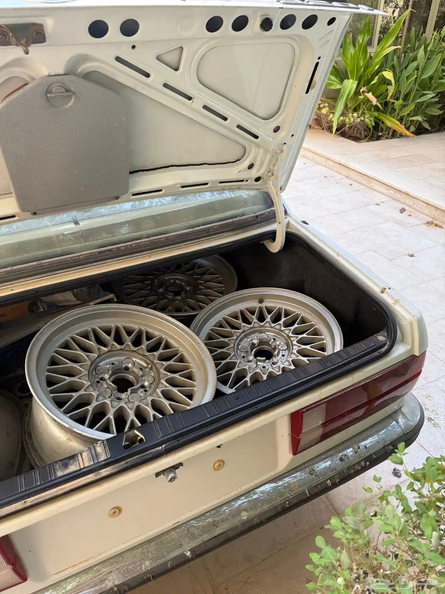 بي ام دبليو الفئة الثالثة BMW E30 1984 6