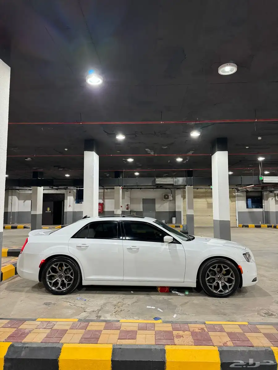 كرايسلر s300 5.7 4