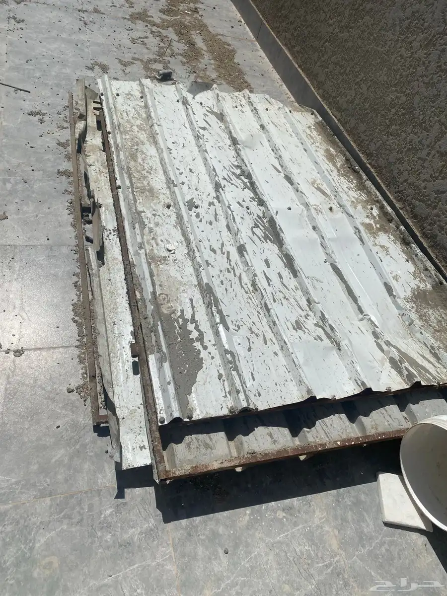 زنك ساتر للبيع مع ثلاث ابواب وباب بايكه الموقع ( طريف) 2