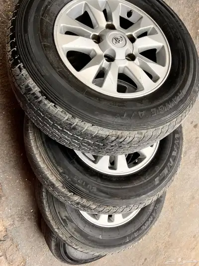 جنوط جيب 2009 مع كفرات صيني دعسة دنلوب مقاس 265 70 17 6