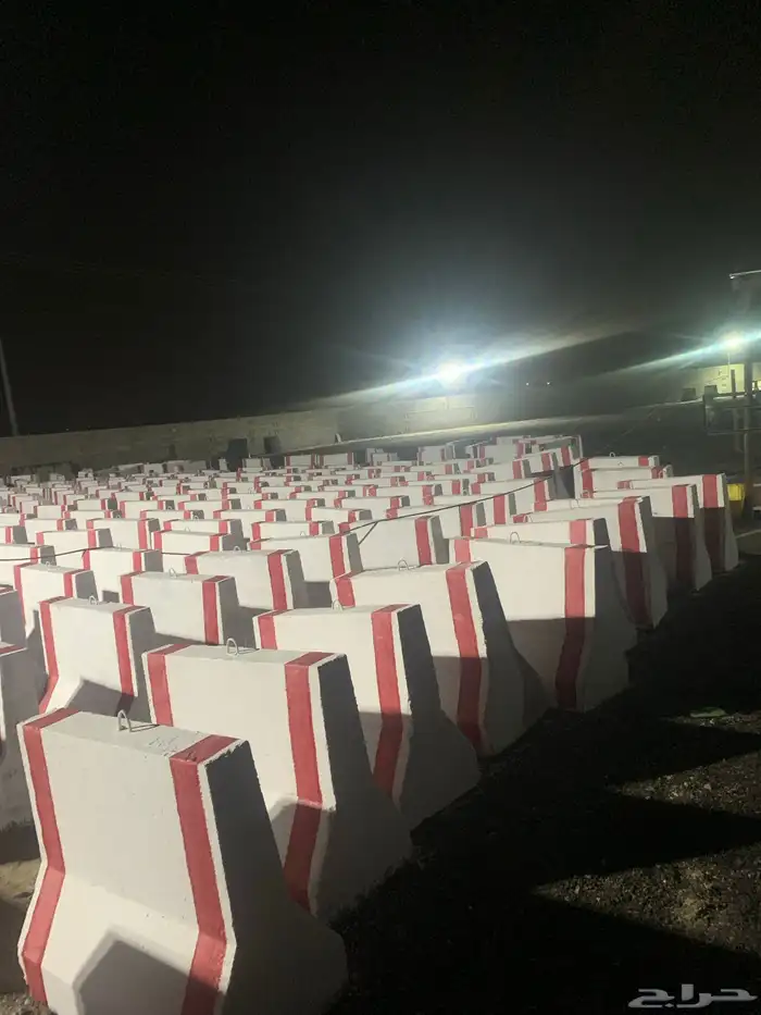 حواجز خرسانية سفتي صبات مصدات و قواعد اناره 14