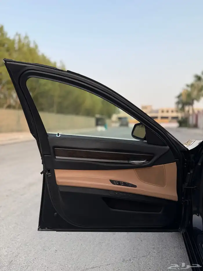 BMW 730Li 2010 16