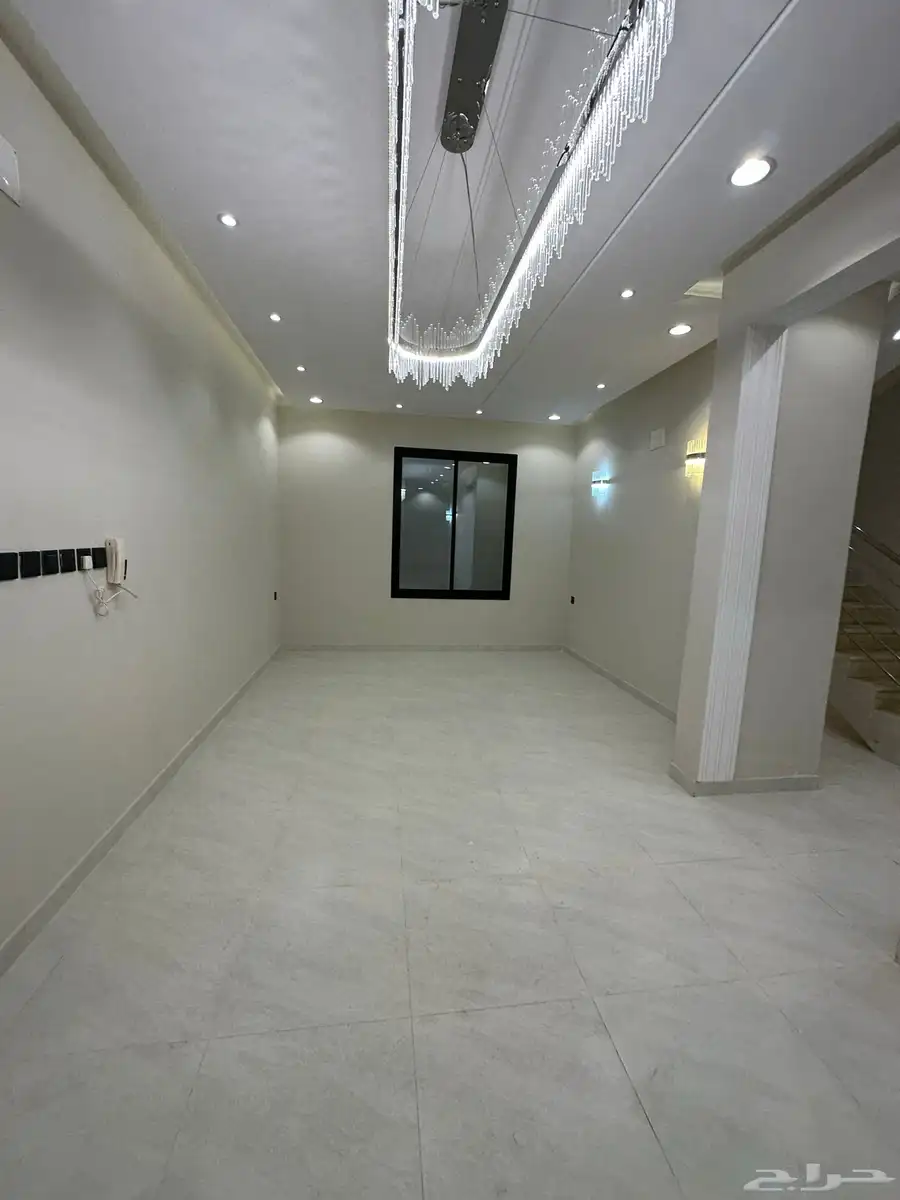 شقق مع درج خاص للسطح وبلكونة بالقرب من مطار ابها 4