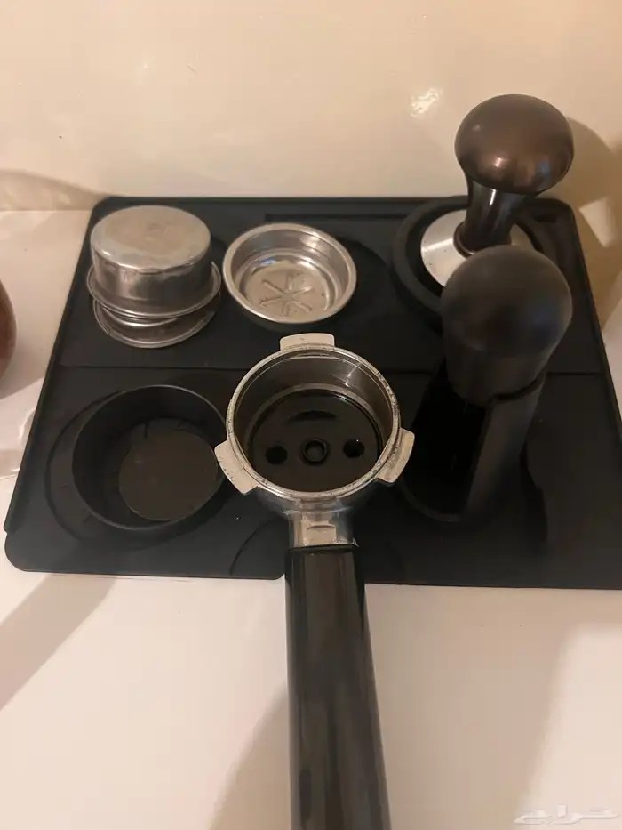 اسبرسو مكينة اريتيري نظيفه جدا  مع كامل اغراضه 1