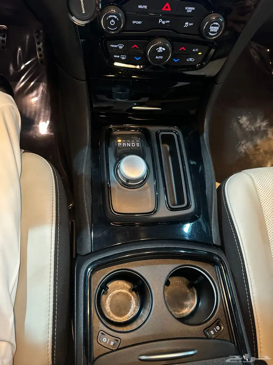 كرايسلر s300 5.7 27