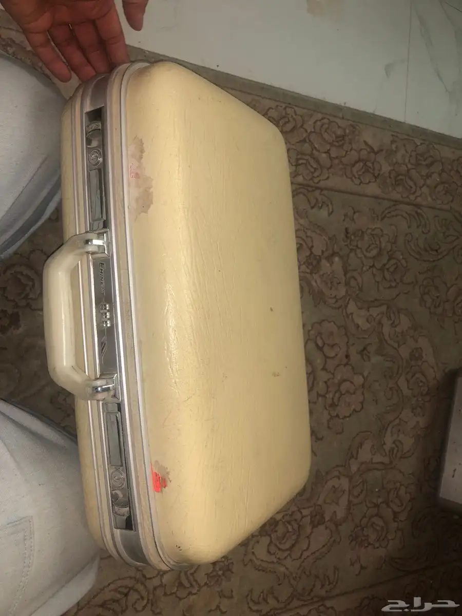 للبيع شنطه قديمه نضيفه 0