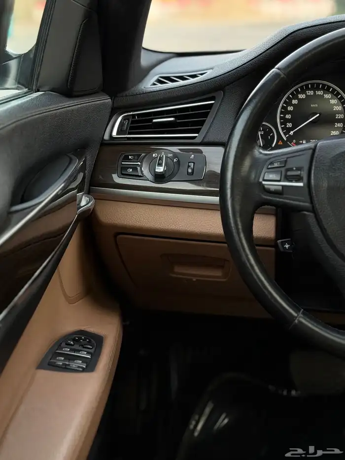 BMW 730Li 2010 34