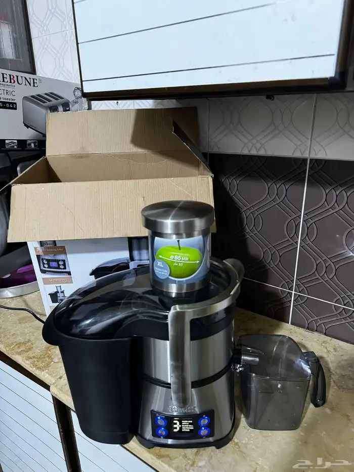 عصارة فواكه نظيفه جدا مااحتاجها ب180 0