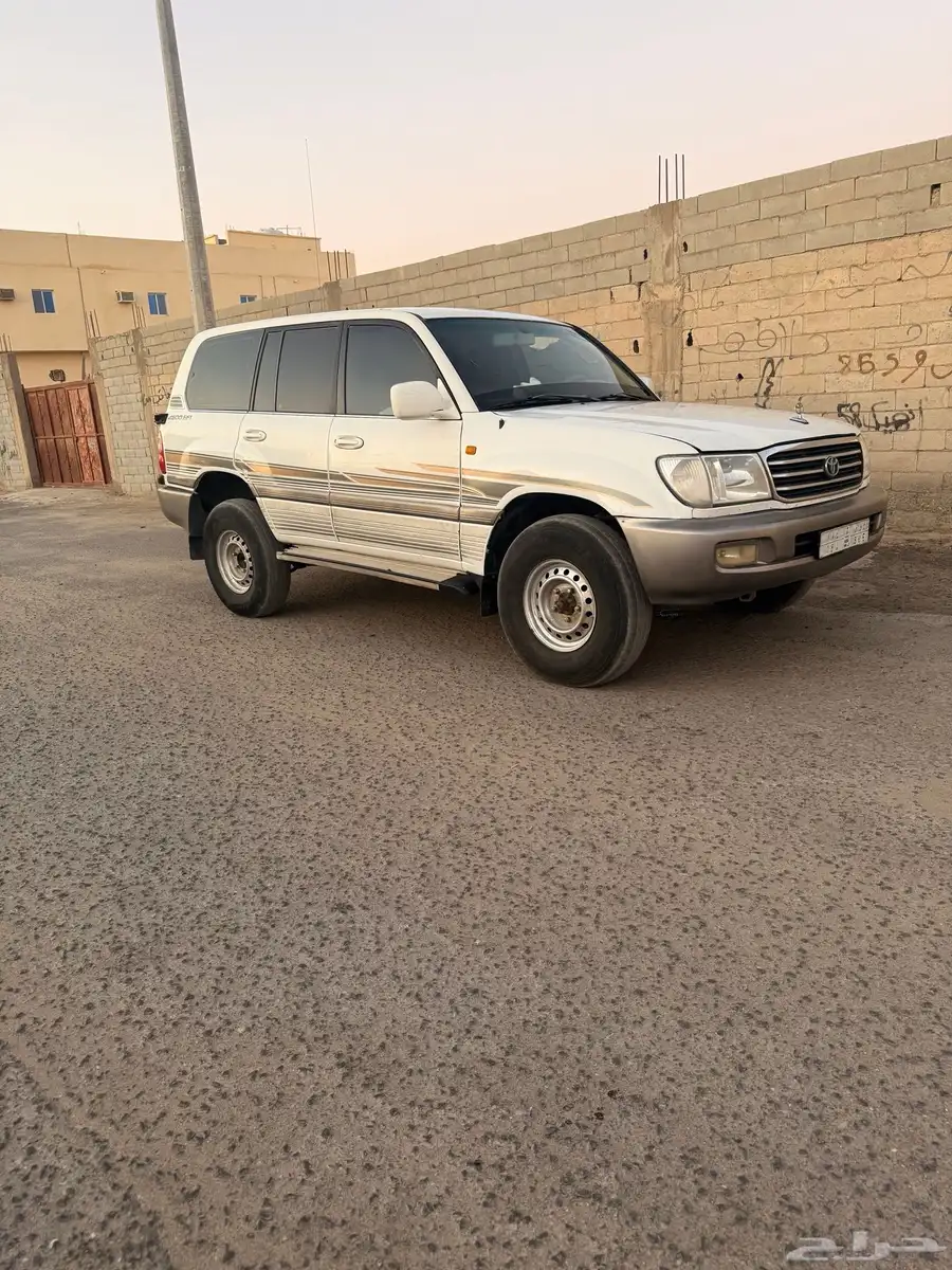 جيب لاندكروزر صالون ديزل 1