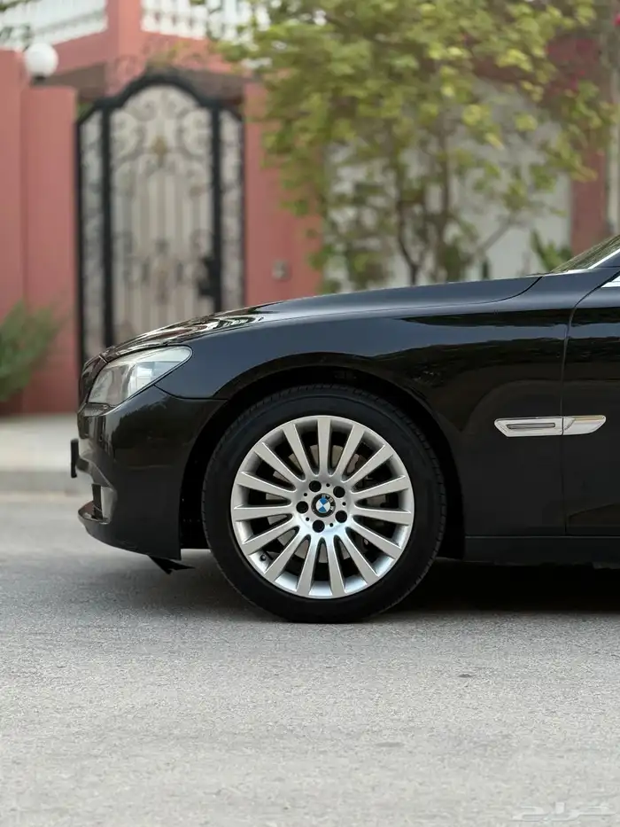 BMW 730Li 2010 13
