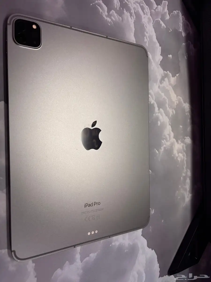 iPad Pro 2022 شريحة   WiFi   256GB   شبه جديد كامل الملحقات 5