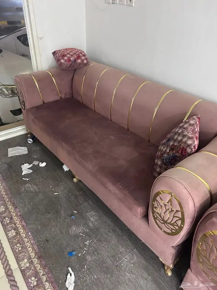 اغراض صالون رجالي او نسائي اغلبها جديده 2