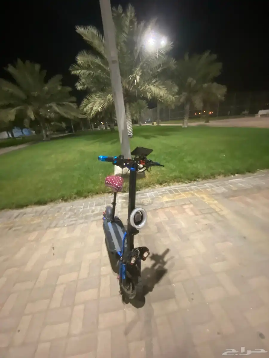 سكوتر وحش للبيع السرعه 99 كل شي تمام السعر 1400 قابل لتفاوض 0