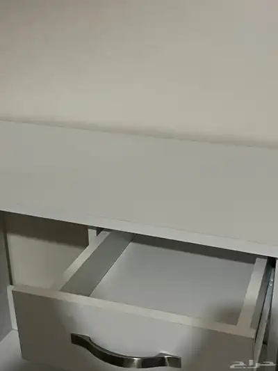مكتبين نفس الحجم والشكل استخدام سنه 2