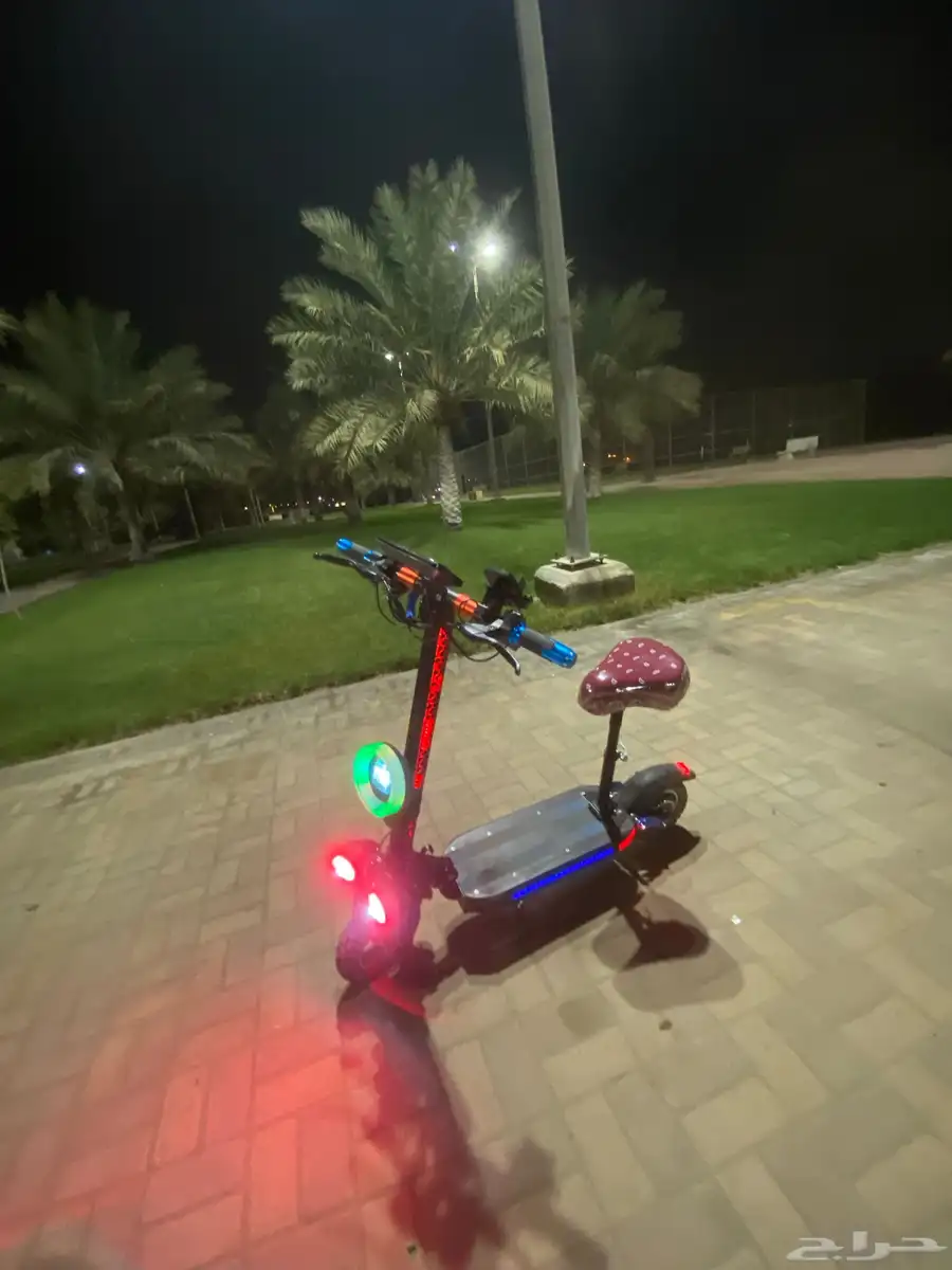 سكوتر وحش للبيع السرعه 99 كل شي تمام السعر 1400 قابل لتفاوض 2
