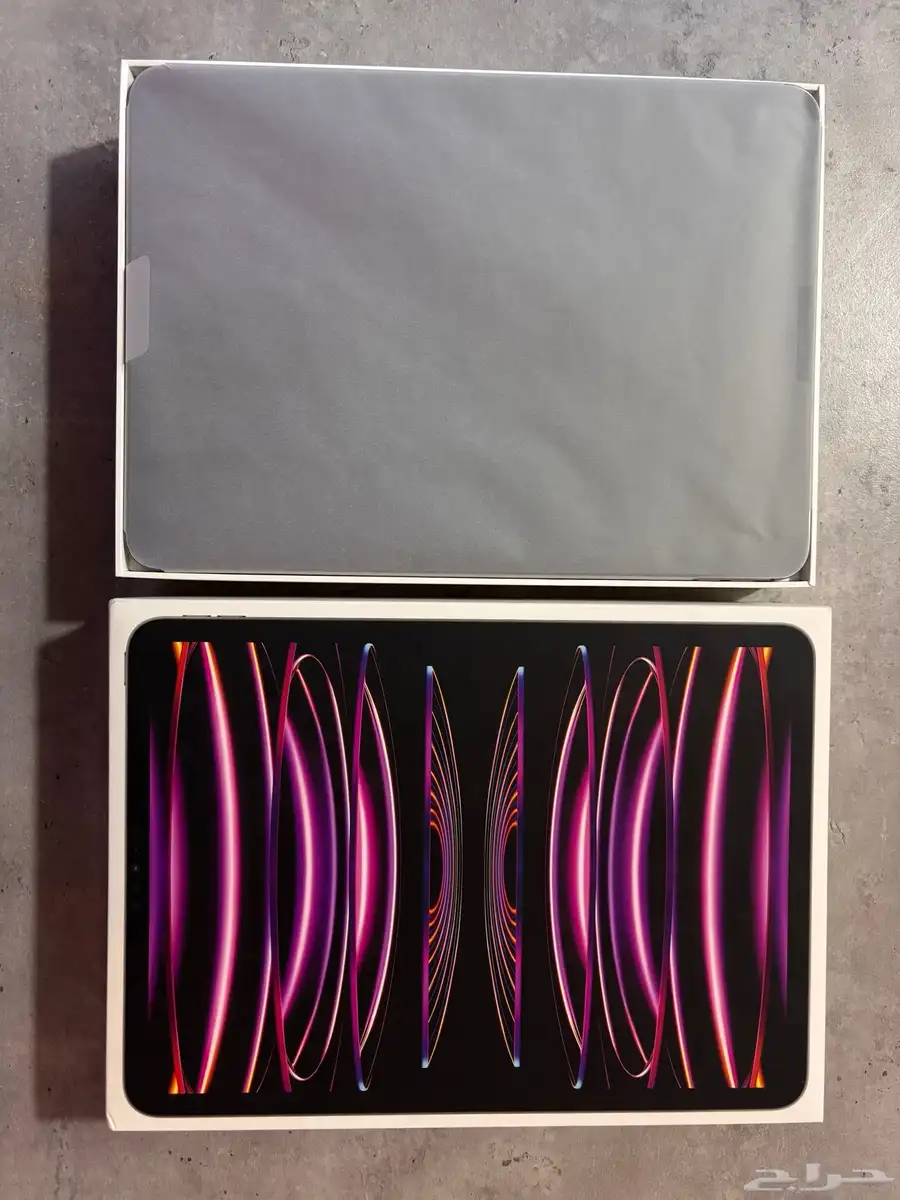 iPad Pro 2022 شريحة   WiFi   256GB   شبه جديد كامل الملحقات 2