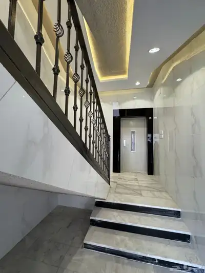 للبيع بالمحاله روف علوي دور ثاني مع ملحق بمدخل سياره 380م 5