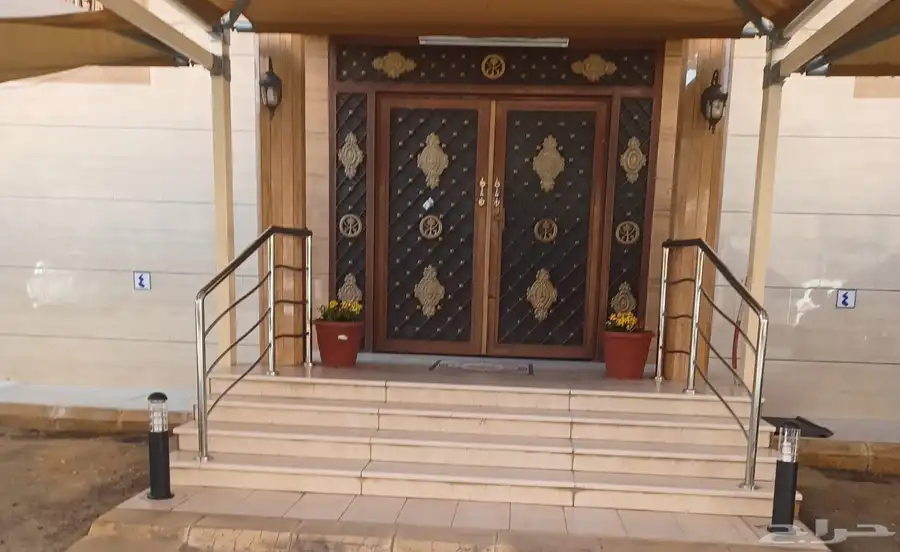 شقة للايجار دور تسويه أربع غرف بمنافعهاتشطيب جديدبالمثناة 14