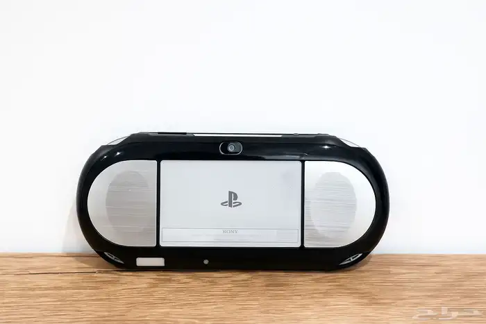 PS vita white and black edition نسخة مميزه 3