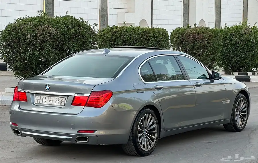بي ام دبليو 730Li 2010 (بحالة ممتازة) 7