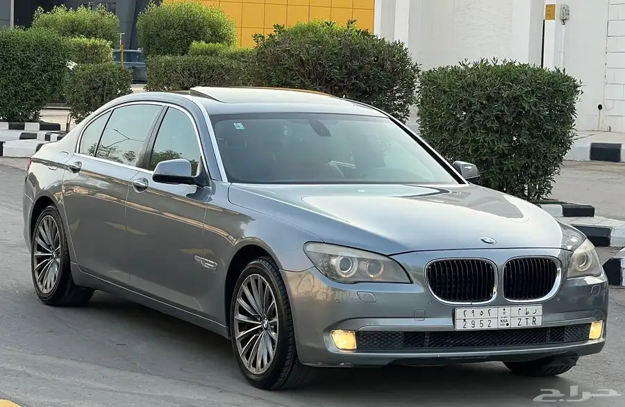 بي ام دبليو 730Li 2010 (بحالة ممتازة) 2